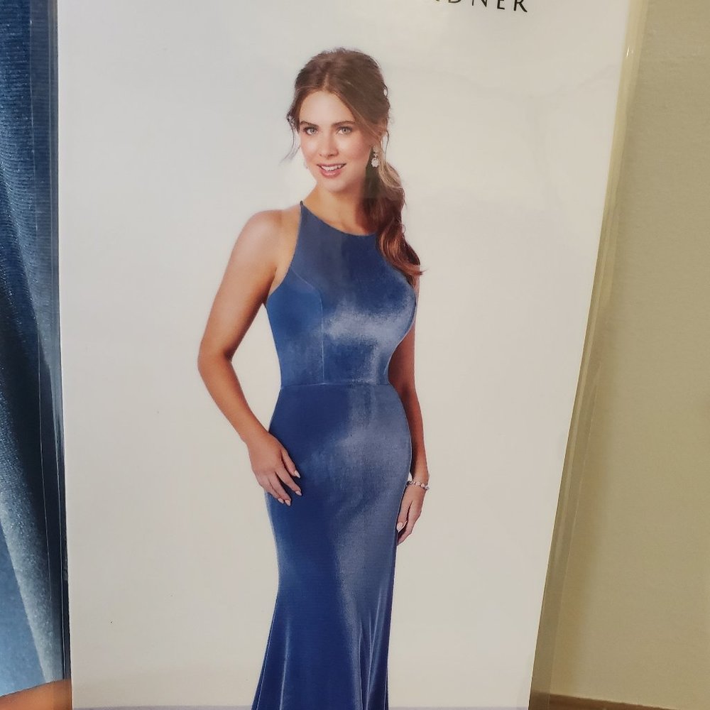Velvet Halter - Picture 1 of 3